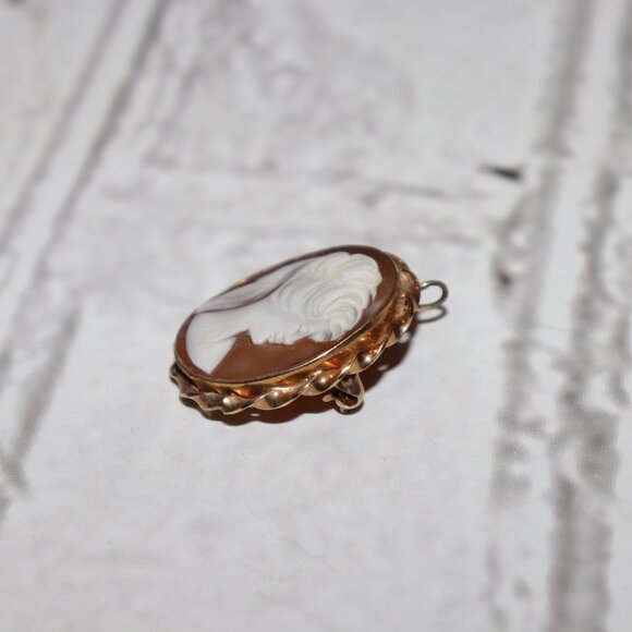 🎀 Vintage Cameo Brooch / Pendant – Ronchi – 1/12 14K Gold-Filled – 1 1/8" Tall - Picture 5 of 7
